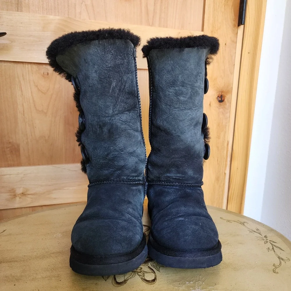 UGG Bailey Button Triplet Sz 7 Black Y2K Suede Shearling Wool Sheepskin Cozy